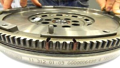 Rotate the secondary flywheel